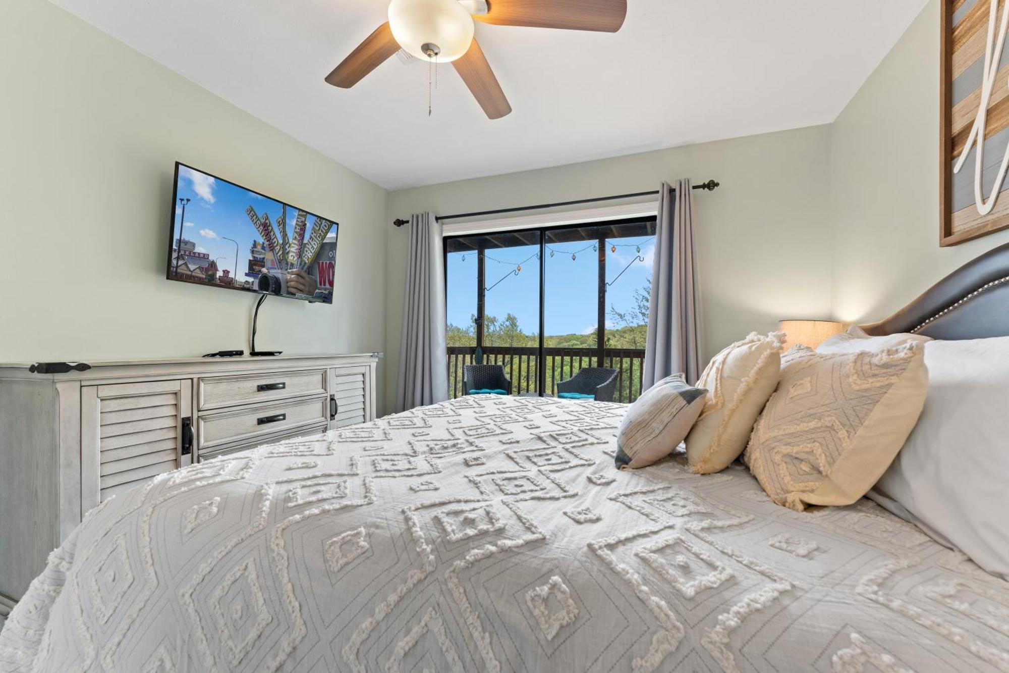 Free Silver Dollar Tickets & Other Attractions! Branson, Walk-in Available Apartment Reeds Spring