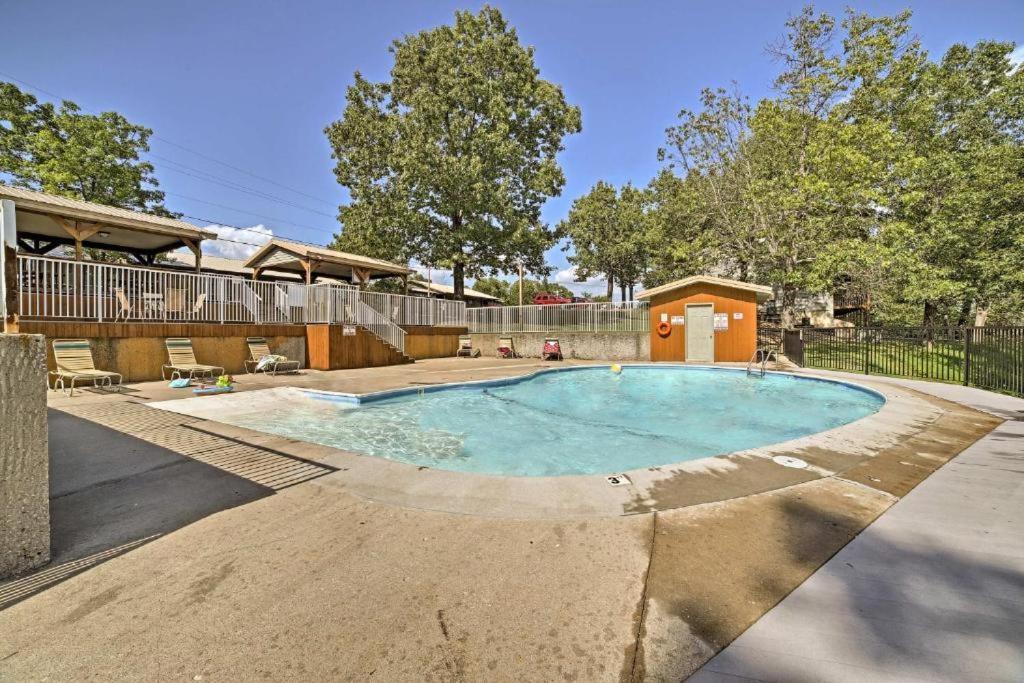 Apartment Free Silver Dollar Tickets & Other Attractions! Branson, Walk-in Available