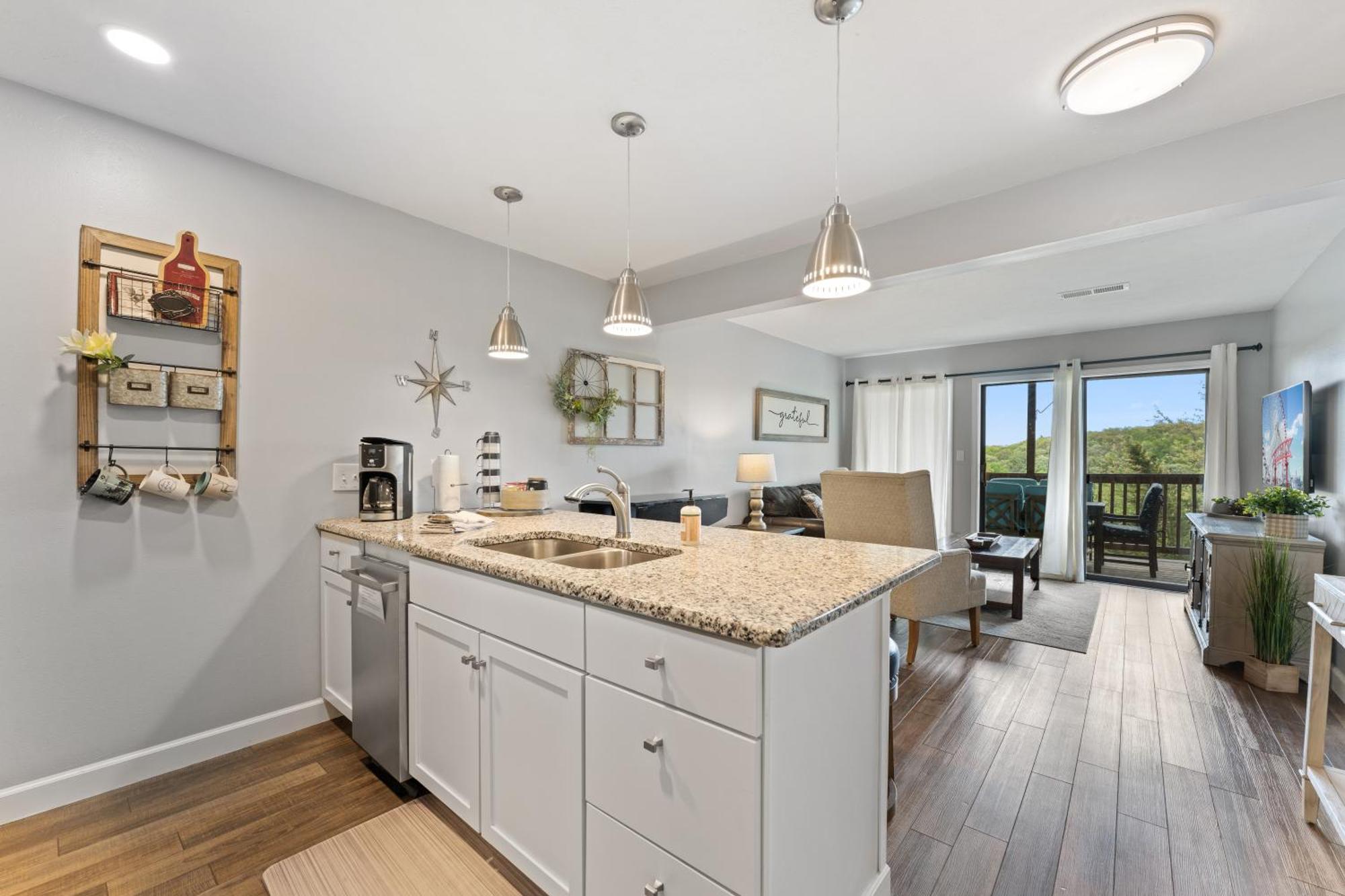 Apartment Free Silver Dollar Tickets & Other Attractions! Branson, Walk-in Available Reeds Spring