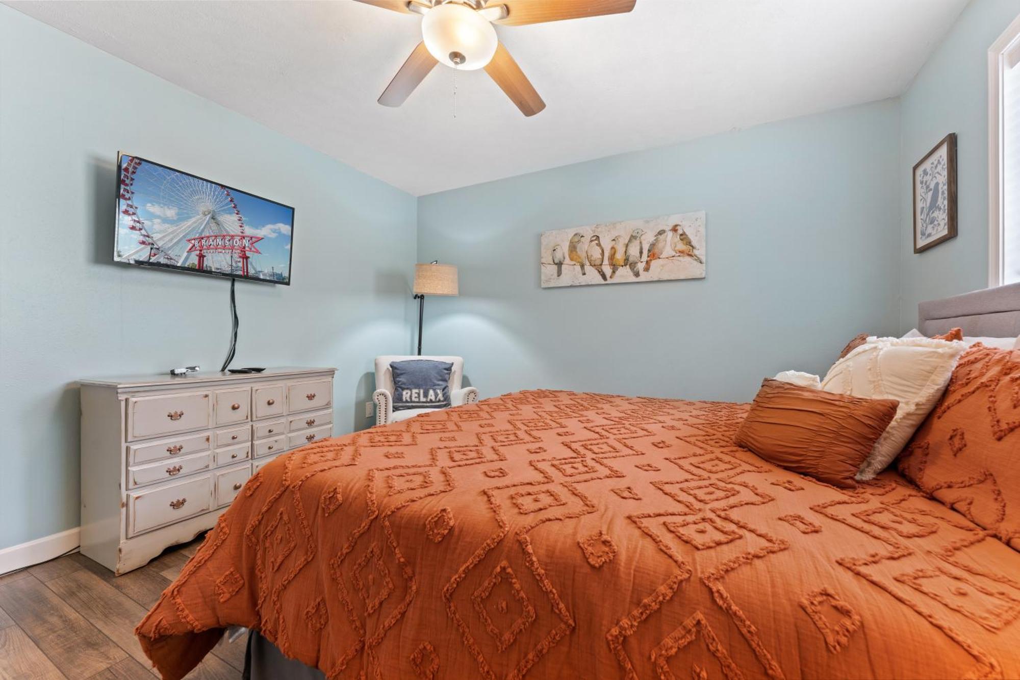 Apartment Free Silver Dollar Tickets & Other Attractions! Branson, Walk-in Available *