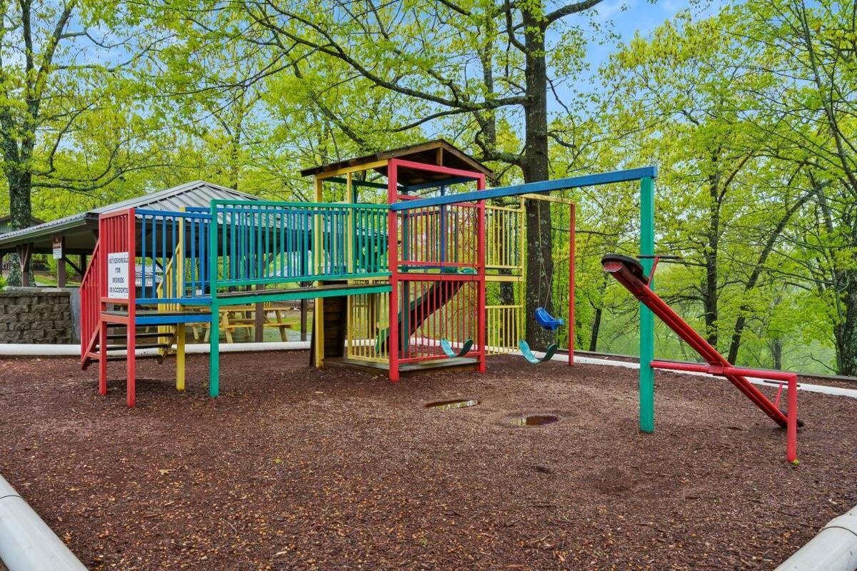 Apartment Free Silver Dollar Tickets & Other Attractions! Branson, Walk-in Available